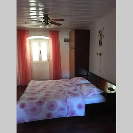 Knezovic Apartment